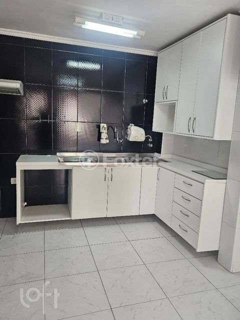 Image 1 - 900155