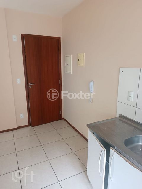 Image 11 - 900175