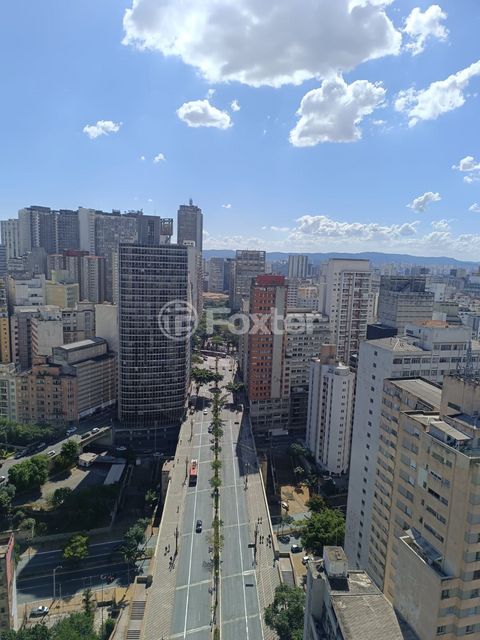 Image 7 - 900208