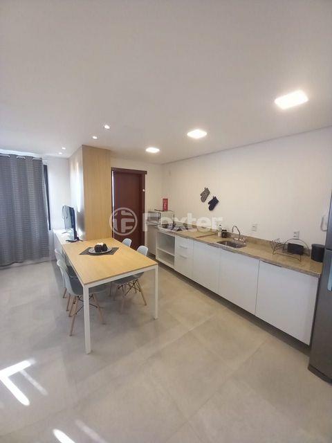 Image 4 - 900212