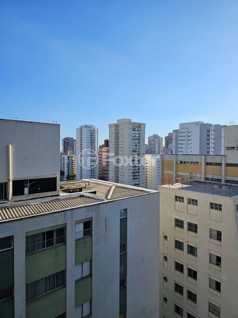 Image 12 - 900256