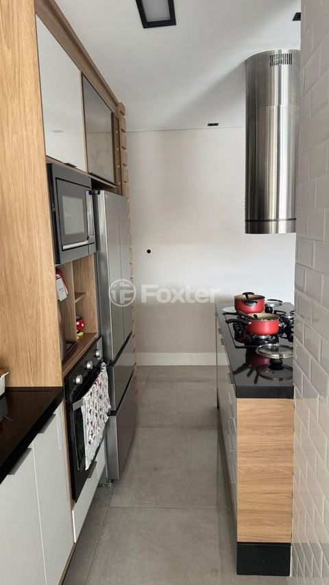 Image 4 - 900321