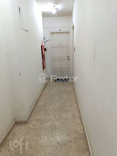 Image 11 - 900322