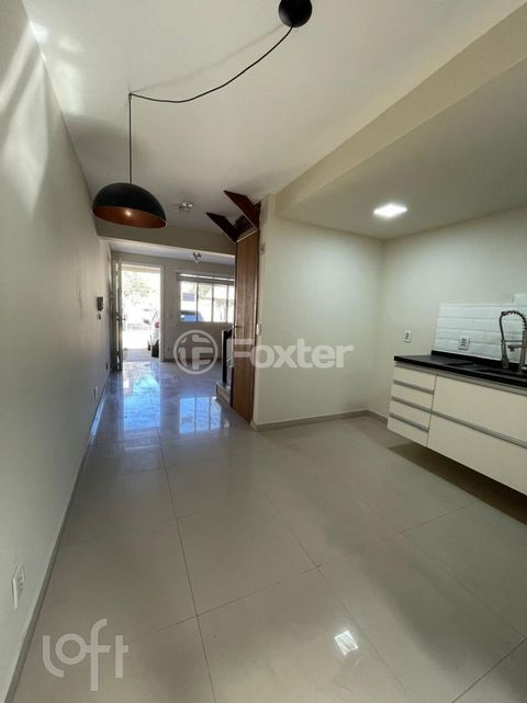 Image 3 - 900402