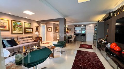 Image 10 - 900417