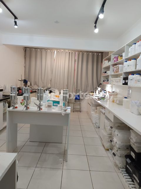 Image 1 - 900423