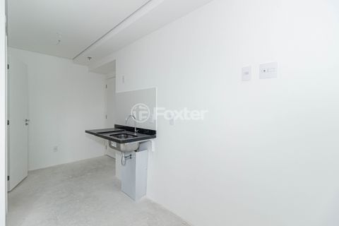 Image 7 - 900517