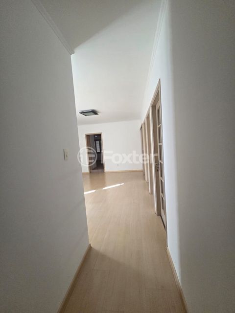Image 10 - 900579