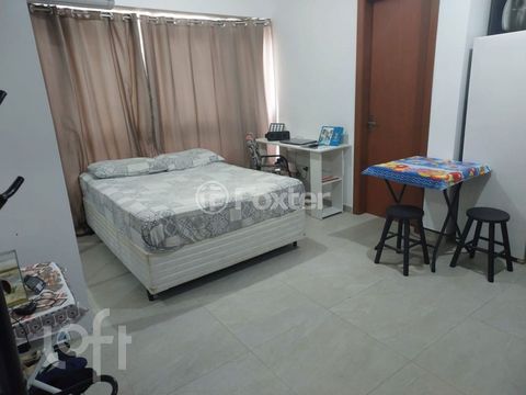 Image 1 - 900584
