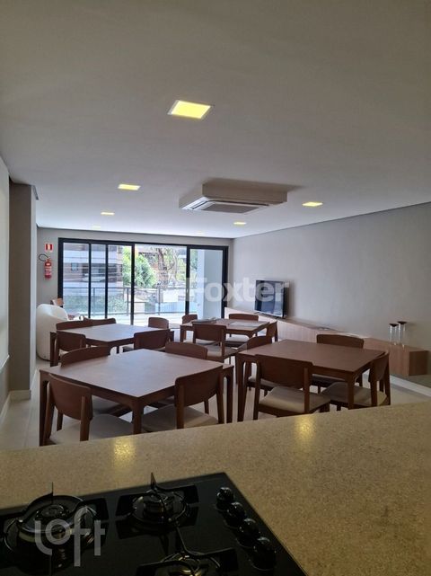 Image 11 - 900635