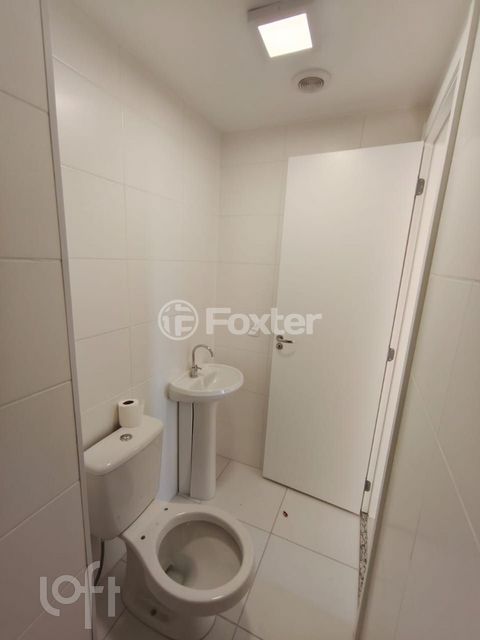 Image 11 - 900684