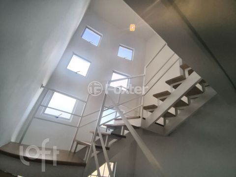 Image 5 - 900703