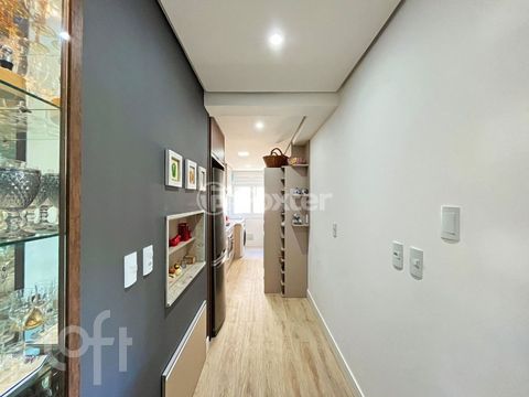 Image 6 - 900736