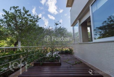 Image 8 - 900736