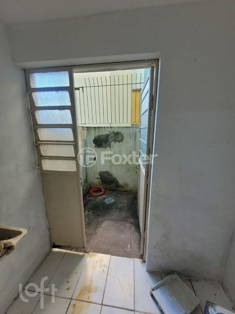 Image 3 - 900742