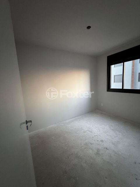 Image 3 - 900820