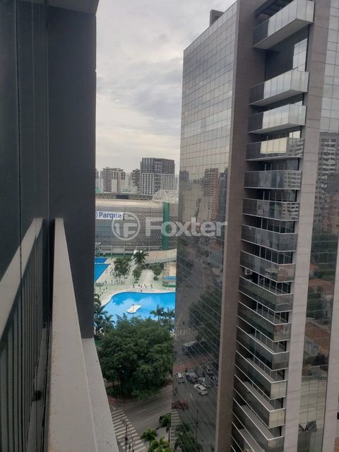 Image 8 - 900880