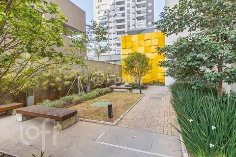 Image 18 - 902573