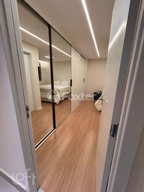Image 7 - 903930