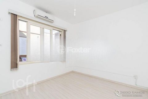 Image 11 - 904956