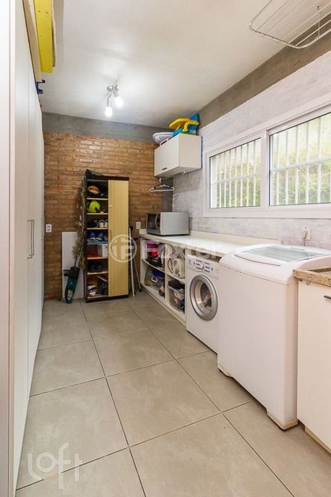 Image 13 - 906306