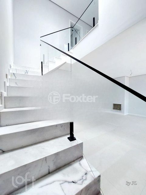Image 4 - 906411
