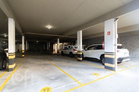 Image 3 - 912996