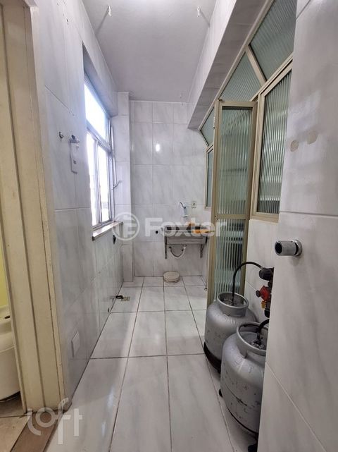 Image 3 - 914944