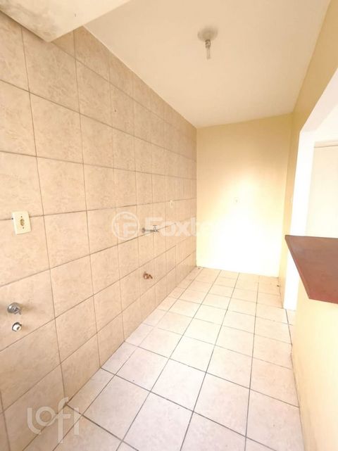 Image 5 - 914978