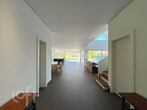 Image 7 - 915012