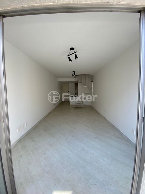 Image 4 - 915044