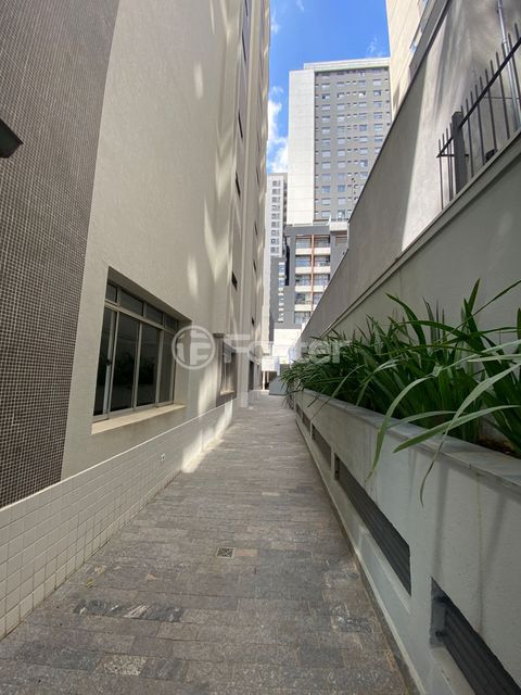 Image 18 - 915044