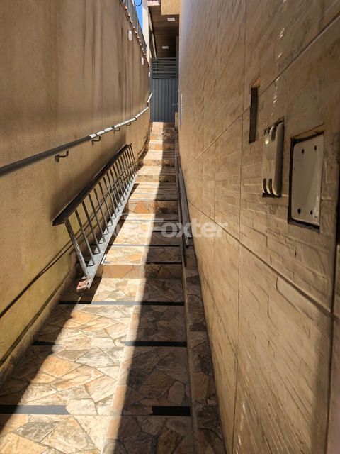 Image 10 - 915048