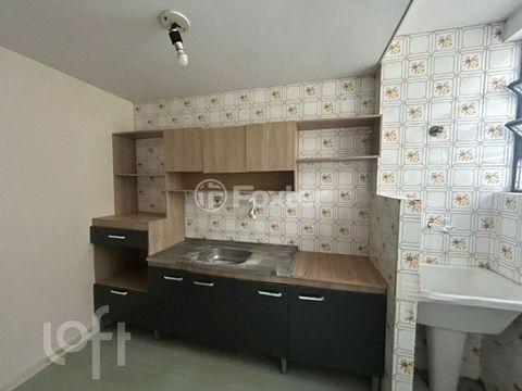 Image 19 - 915056