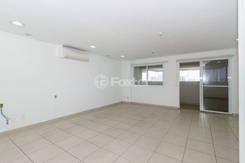 Image 1 - 915179