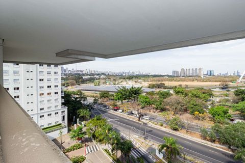 Image 4 - 915179