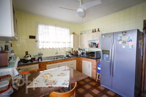 Image 12 - 915286