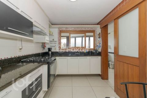 Image 18 - 915302