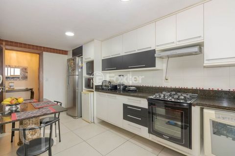 Image 19 - 915302