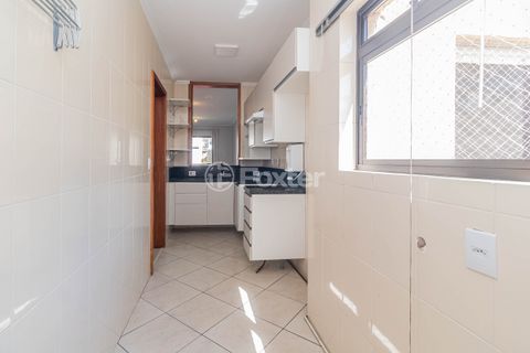 Image 11 - 915307