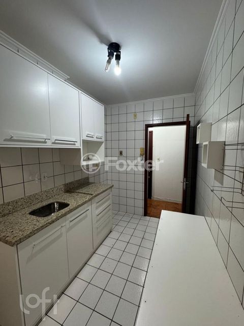 Image 4 - 915319