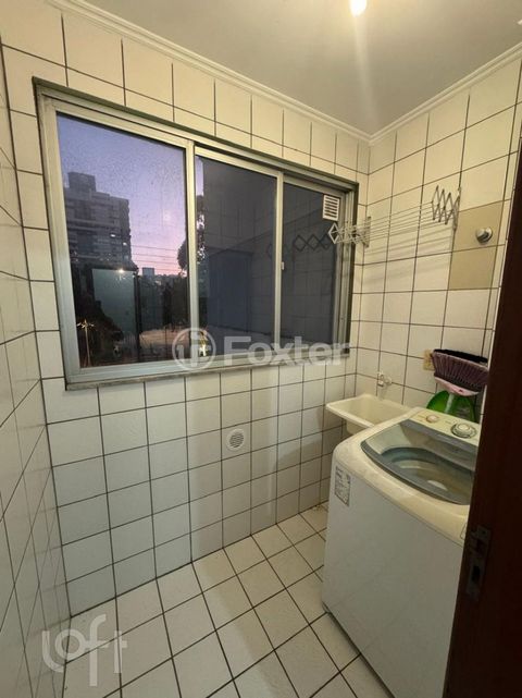 Image 10 - 915319