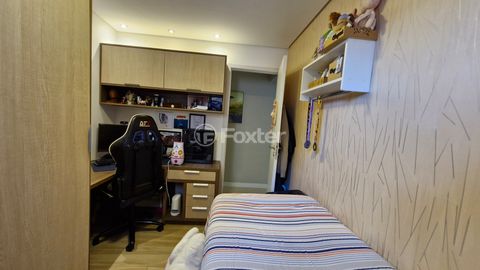 Image 17 - 915323