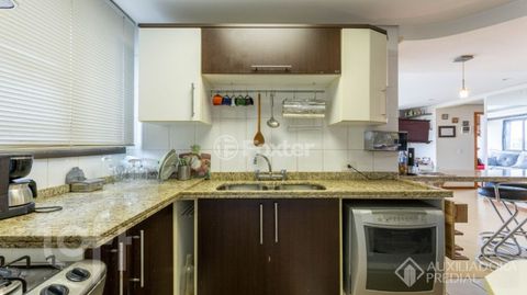 Image 19 - 915328