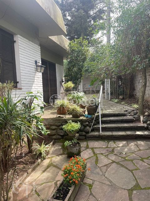 Image 7 - 915338