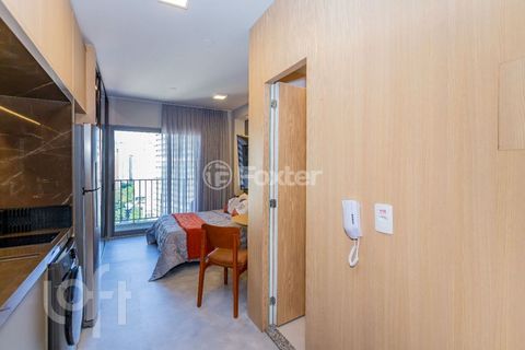 Image 6 - 915350