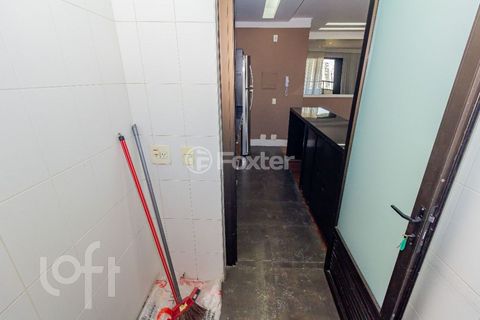 Image 8 - 915366