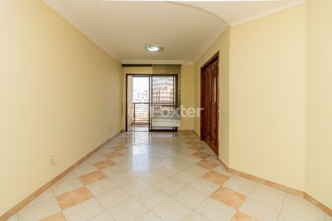 Image 1 - 915383