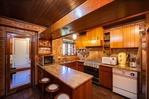 Image 19 - 915385