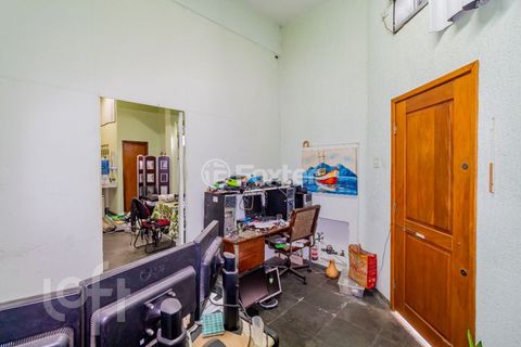 Image 11 - 915387